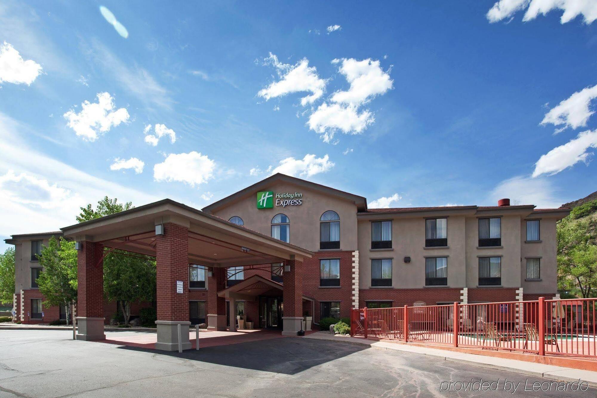 Holiday Inn Express Glenwood Springs Aspen Area, An Ihg Hotel Екстериор снимка